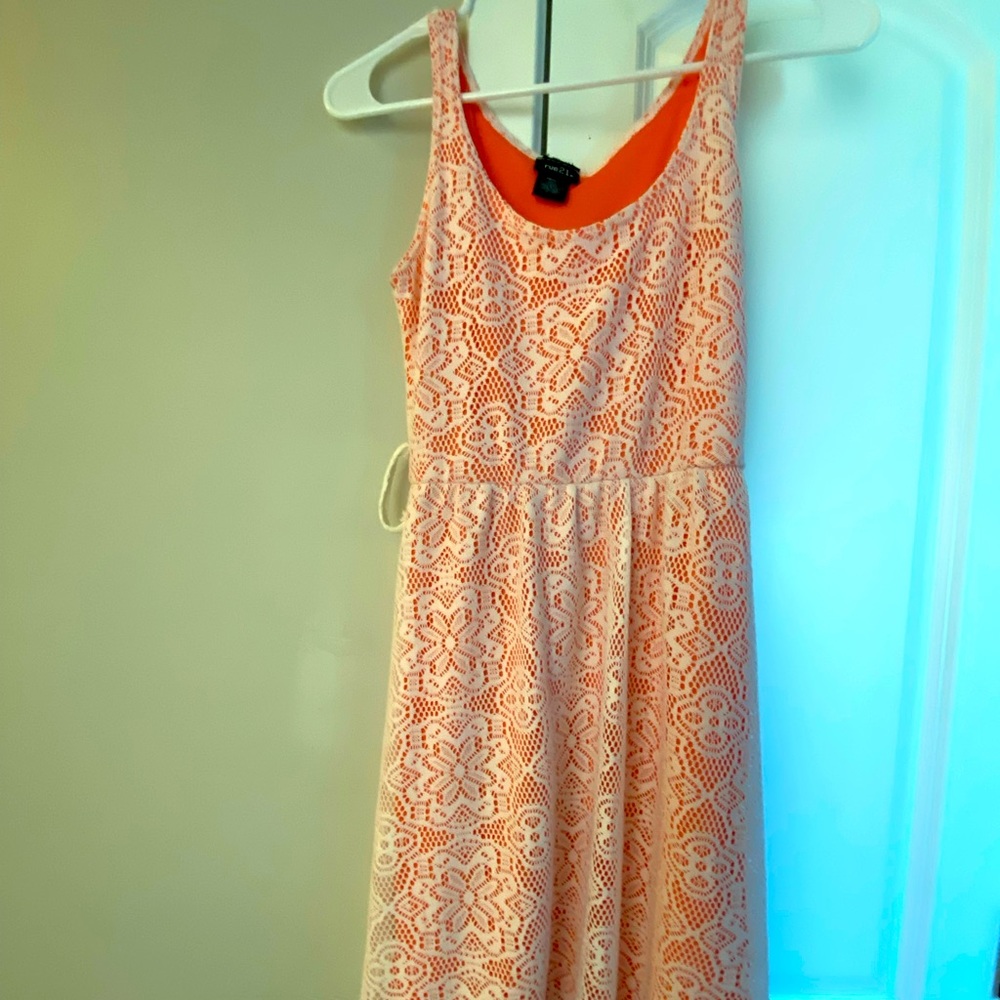 MIDI White lace with peach under it, did not come with a belt but has belt loops